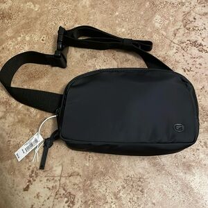 Gap Belt Bag - NWT! Black, one size
